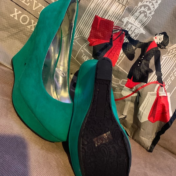 Shoes - Picture 3 of 3